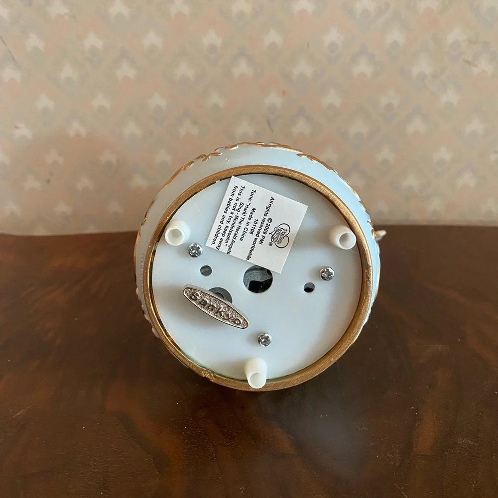 Precious Moments Trumpeting Angel Musical - Picture 6 of 8